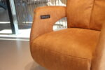 Elektrisch vertselbare Relaxfauteuil/Relaxstoel Feelz FZR01 A01 met 2 motoren en een accu van De Toekomst in Stof kleur Caramel. Direct leverbaar.