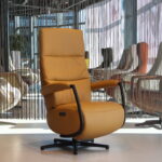 Elektrisch vertselbare Relaxfauteuil/Relaxstoel Feelz FZ-R03A03 met 2 motoren en een accu van De Toekomst in Leer kleur Amber. Direct leverbaar.