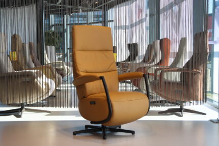 Elektrisch vertselbare Relaxfauteuil/Relaxstoel Feelz FZ-R03A03 met 2 motoren en een accu van De Toekomst in Leer kleur Amber. Direct leverbaar.