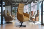 Elektrisch verstelbare relaxfauteuil / relaxstoel met sta op hulp / sta-op-stoel Feelz FZ-R04A04 van Meubelfabriek De Toekomst in Leer kleur Olive met 2 motoren en een accu. Direct leverbaar. - Afbeelding 2