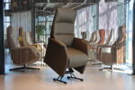 Elektrisch verstelbare relaxfauteuil / relaxstoel met sta op hulp / sta-op-stoel Feelz FZ-R03A06 -50 vast model van Meubelfabriek De Toekomst in Leer kleur Avocado met 2 motoren en een accu. Direct leverbaar. - Afbeelding 2