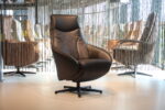 Elektrisch verstelbaar relaxfauteuil/relaxstoel Twice Pro TW-203N van meubelfabriek De Toekomst in Stof Leer kleur Zwart met 3 motoren en een accu. Direct leverbaar.