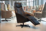 Elektrisch verstelbaar relaxfauteuil/relaxstoel Twice Pro TW-203N van meubelfabriek De Toekomst in Stof Leer kleur Zwart met 3 motoren en een accu. Direct leverbaar. - Afbeelding 6