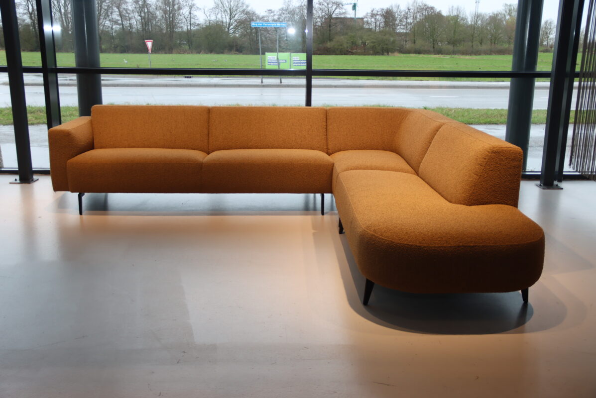 Cartel Living Pom hoekbank 3-delig in stof 310 cm x 290 cm.