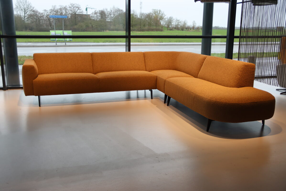 Cartel Living Pom hoekbank 3-delig in stof 310 cm x 290 cm.