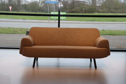 Havee Meubelen collectie Cloak model Beach 2,5 zit 190 cm Stof Meru 86. Direct Leverbaar.