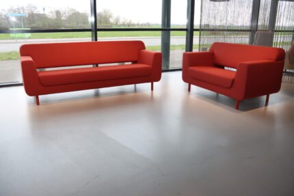 Havee Meubelen collectie Cloak model Source 3,5 zits (225cm)+ 1 zits (140cm) Stof Camira Yoredale. Direct Leverbaar.