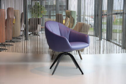 Bijzetfauteuil Levi Gealux draaifunctie met hoge zit in leder Supreme. Direct Leverbaar.