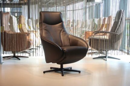 Elektrisch verstelbaar relaxfauteuil/relaxstoel Twice Pro TW-203N van meubelfabriek De Toekomst in Leer kleur Zwart met 3 motoren en een accu. Direct leverbaar.