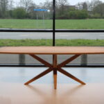 Eettafel 991 Koopmans Meubelen 240 cm breed Deens blad eiken Facet randafwerking met massief eiken onderstel.