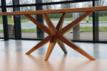 Eettafel 991 Koopmans Meubelen 260 cm breed Deens blad eiken Facet randafwerking met massief eiken onderstel. Direct leverbaar. - Afbeelding 8