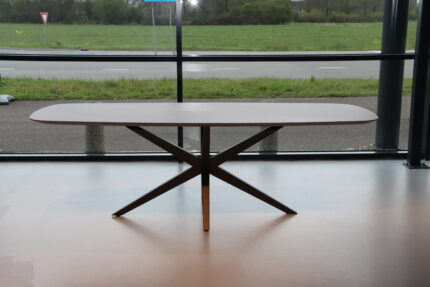 Eettafel 260 cm Deens Ovaal 1154 HPL Marmer blad met Facet randafwerking. Onderstel metaal kleur Anodic Brown. Direct leverbaar.