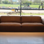 Cartel Living bank Wills 3 zits Leer Mirage kleur Choco 242 cm breed Direct leverbaar.