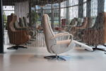 Elektrisch verstelbaar relaxfauteuil/relaxstoel Twice Pro TW-195N van meubelfabriek De Toekomst in stof Unit 60 kleur licht grijs met 3 motoren en een accu. Direct leverbaar. - Afbeelding 2