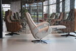 Elektrisch verstelbaar relaxfauteuil/relaxstoel Twice Pro TW-195N van meubelfabriek De Toekomst in stof Unit 60 kleur licht grijs met 3 motoren en een accu. Direct leverbaar. - Afbeelding 3