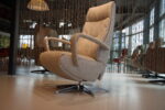 Elektrisch verstelbaar relaxfauteuil/relaxstoel Twice Pro TW-195N van meubelfabriek De Toekomst in stof Unit 60 kleur licht grijs met 3 motoren en een accu. Direct leverbaar. - Afbeelding 11