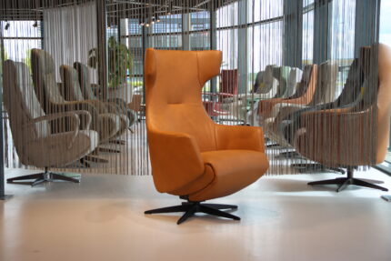 Elektrisch verstelbaar Relaxfauteuil/Relaxstoel De Toekomst Relax4U Riva RV-1005 in leer Moreno 1000 kleur Cognac met 3 motoren en een accu. Direct leverbaar.