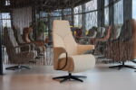 Gealux Relaxfauteuil draai Azalea 2 motoren met accu in Stof Rhytm 05 kleur Beige. Direct leverbaar. euil draai Azalea 2 motoren+accu Stof beige