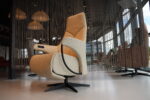 Gealux Relaxfauteuil draai Azalea 2 motoren met accu in Stof Rhytm 05 kleur Beige. Direct leverbaar. euil draai Azalea 2 motoren+accu Stof beige