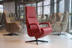Elektrisch verstelbaar relaxfauteuil/relaxstoel voor lange mensen Twice Pro TW-282N van Meubelfabriek De Toekomst in Leer Oasis kleur Rood met 3 motoren en een accu. Direct leverbaar.