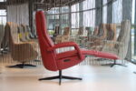 Elektrisch verstelbaar relaxfauteuil/relaxstoel voor lange mensen Twice Pro TW-282N van Meubelfabriek De Toekomst in Leer Oasis kleur Rood met 3 motoren en een accu. Direct leverbaar. - Afbeelding 2