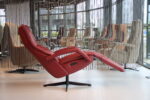 Elektrisch verstelbaar relaxfauteuil/relaxstoel voor lange mensen Twice Pro TW-282N van Meubelfabriek De Toekomst in Leer Oasis kleur Rood met 3 motoren en een accu. Direct leverbaar. - Afbeelding 9