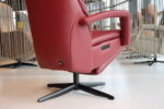 Elektrisch verstelbaar relaxfauteuil/relaxstoel voor lange mensen Twice Pro TW-282N van Meubelfabriek De Toekomst in Leer Oasis kleur Rood met 3 motoren en een accu. Direct leverbaar. - Afbeelding 5