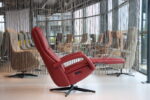 Elektrisch verstelbaar relaxfauteuil/relaxstoel met sta op functie voor lange mensen Twice Pro TW-282N van Meubelfabriek De Toekomst in Leer Oasis kleur Rood met 3 motoren en een accu. Direct leverbaar. - Afbeelding 4