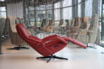 Elektrisch verstelbaar relaxfauteuil/relaxstoel met sta op functie voor lange mensen Twice Pro TW-282N van Meubelfabriek De Toekomst in Leer Oasis kleur Rood met 3 motoren en een accu. Direct leverbaar. - Afbeelding 7