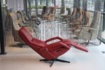 Elektrisch verstelbaar relaxfauteuil/relaxstoel met sta op functie voor lange mensen Twice Pro TW-282N van Meubelfabriek De Toekomst in Leer Oasis kleur Rood met 3 motoren en een accu. Direct leverbaar. - Afbeelding 8
