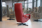 Elektrisch verstelbaar relaxfauteuil/relaxstoel met sta op functie voor lange mensen Twice Pro TW-282N van Meubelfabriek De Toekomst in Leer Oasis kleur Rood met 3 motoren en een accu. Direct leverbaar. - Afbeelding 10