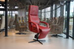Elektrisch verstelbaar relaxfauteuil/relaxstoel met sta op functie voor lange mensen Twice Pro TW-282N van Meubelfabriek De Toekomst in Leer Oasis kleur Rood met 3 motoren en een accu. Direct leverbaar. - Afbeelding 2