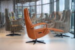 Elektrisch verstelbaar relaxfauteuil Twice TW-217 van meubelfabriek De Toekomst in Rancho leer kleur cognac met 3 motoren en een accu. Direct leverbaar. - Afbeelding 2