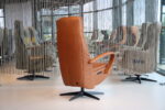 Elektrisch verstelbaar relaxfauteuil Twice TW-217 van meubelfabriek De Toekomst in Rancho leer kleur cognac met 3 motoren en een accu. Direct leverbaar. - Afbeelding 5