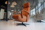 Elektrisch verstelbaar relaxfauteuil Twice TW-217 van meubelfabriek De Toekomst in Rancho leer kleur cognac met 3 motoren en een accu. Direct leverbaar.
