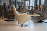 Elektrisch verstelbaar relaxfauteuil Twice TW-157N van meubelfabriek De Toekomst in Semira 5800 leer kleur beige met 3 motoren en een accu. Direct leverbaar. (kopie) - Afbeelding 10