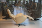 Elektrisch verstelbaar relaxfauteuil Twice TW-157N van meubelfabriek De Toekomst in Semira 5800 leer kleur beige met 3 motoren en een accu. Direct leverbaar. (kopie) - Afbeelding 7