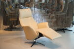 Elektrisch verstelbaar relaxfauteuil Twice TW-157N van meubelfabriek De Toekomst in Semira 5800 leer kleur beige met 3 motoren en een accu. Direct leverbaar. (kopie) - Afbeelding 6