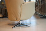 Elektrisch verstelbaar relaxfauteuil Twice TW-157N van meubelfabriek De Toekomst in Semira 5800 leer kleur beige met 3 motoren en een accu. Direct leverbaar. (kopie) - Afbeelding 4