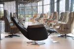 Elektrisch verstelbaar relaxfauteuil/relaxstoel met sta op functie Fab5 F5-100N van Meubelfabriek De Toekomst in Leer Semira 5000 kleur zwart met 2 motoren en een accu. Direct leverbaar. - Afbeelding 9