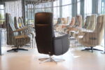 Elektrisch verstelbaar relaxfauteuil/relaxstoel met sta op functie Fab5 F5-100N van Meubelfabriek De Toekomst in Leer Semira 5000 kleur zwart met 2 motoren en een accu. Direct leverbaar. - Afbeelding 6
