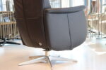 Elektrisch verstelbaar relaxfauteuil/relaxstoel met sta op functie Fab5 F5-100N van Meubelfabriek De Toekomst in Leer Semira 5000 kleur zwart met 2 motoren en een accu. Direct leverbaar. - Afbeelding 5