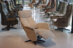 Handmatig verstelbare relaxfauteuil/relaxstoel Feelz FZ-R01A02 van Meubelfabriek De Toekomst in Stof Mito kleur Desert 109. Direct leverbaar. - Afbeelding 6