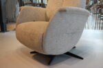 Handmatig verstelbare relaxfauteuil/relaxstoel Feelz FZ-R01A02 van Meubelfabriek De Toekomst in Stof Mito kleur Desert 109. Direct leverbaar.
