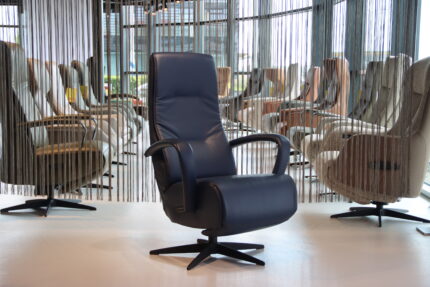 Elektrische verstelbare relaxfauteuil / relaxstoel Roos van Gealux in leer blauw. Direct leverbaar.