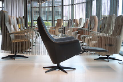 Gealux Arc 8021 modern design relaxfauteuil in combi. stof / leer met 1 motor en een accu. Direct leverbaar.
