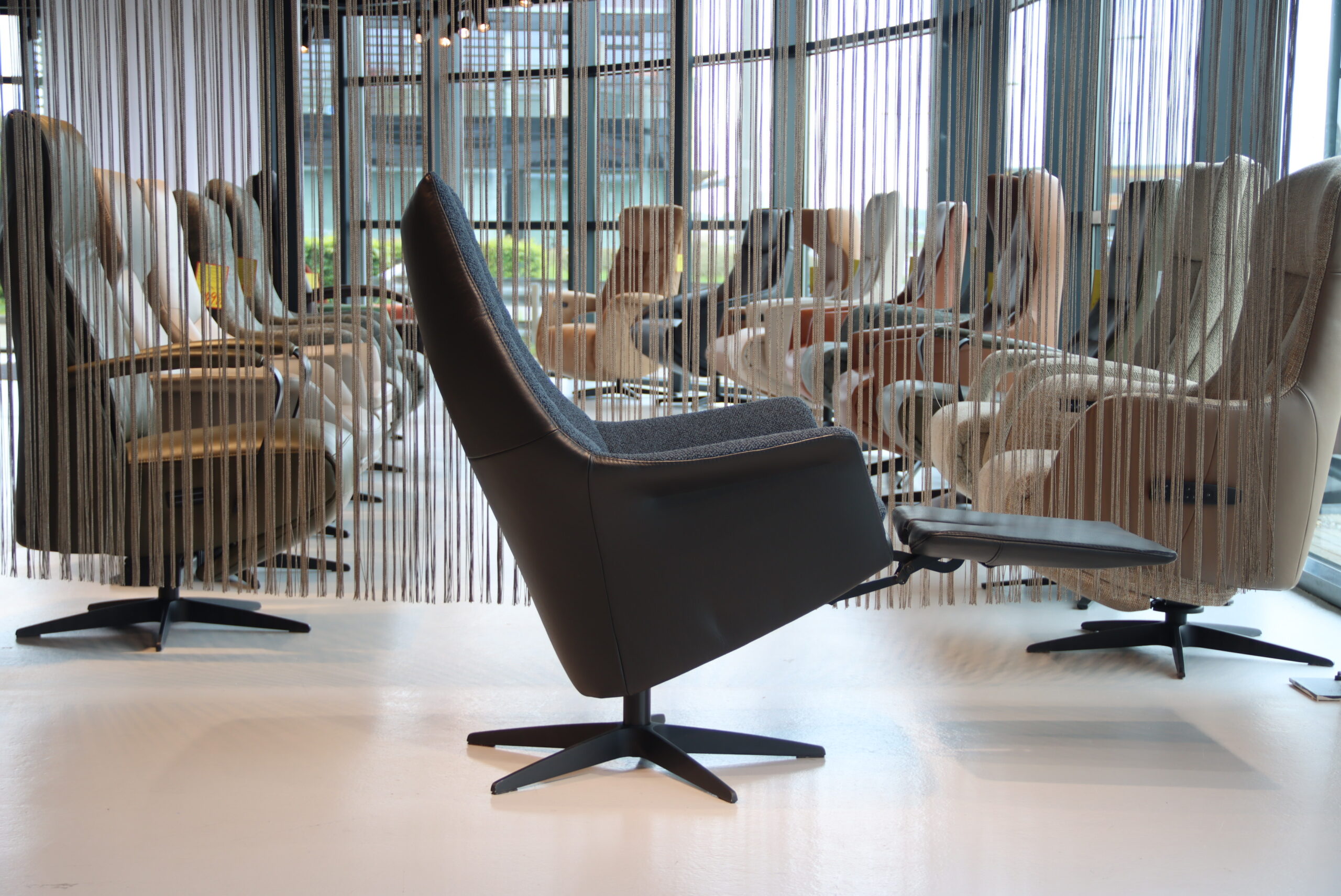 Gealux Arc 8021 modern design relaxfauteuil in combi. stof / leer met 1 motor en een accu. Direct leverbaar.