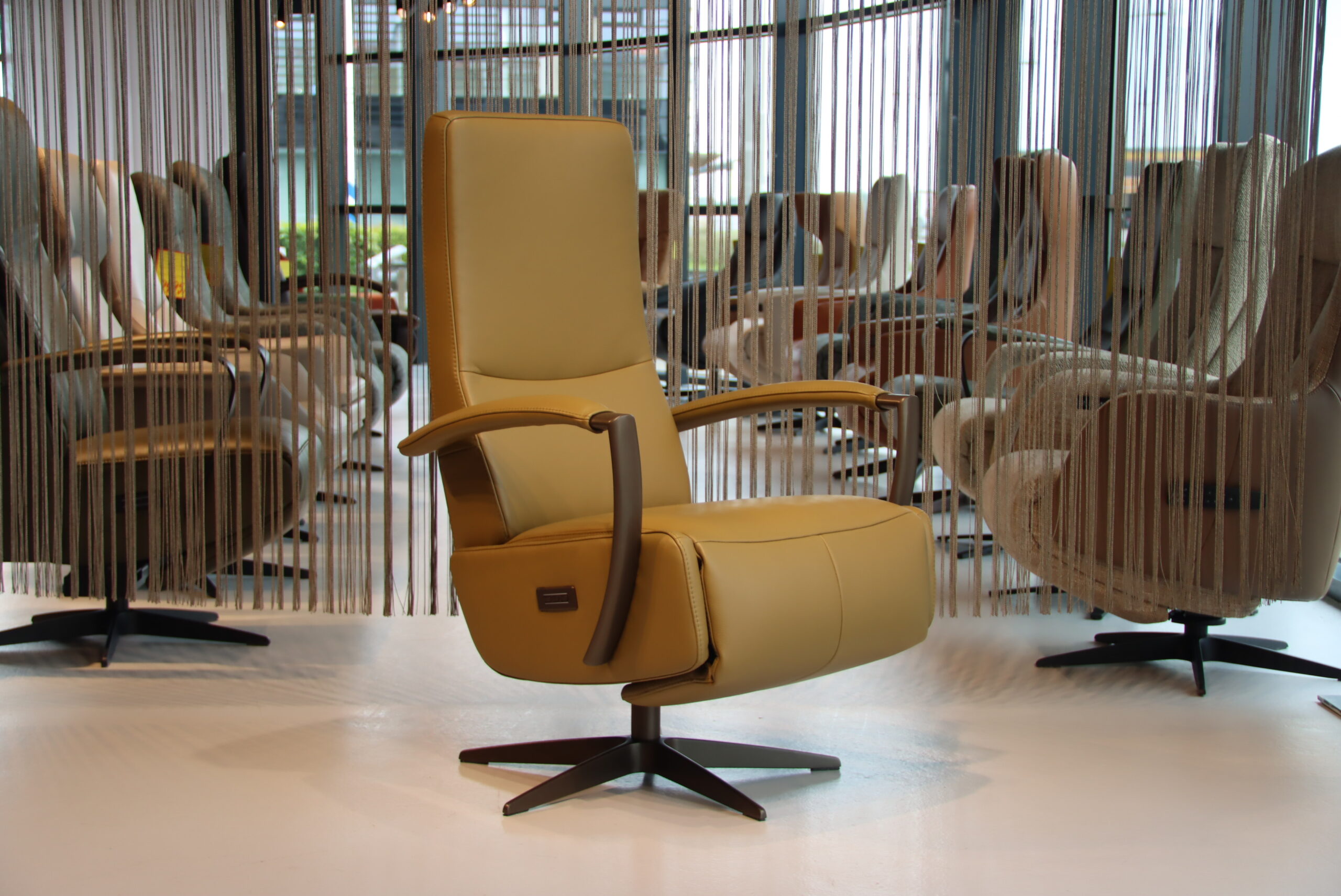 Gealux relaxfauteuil / relaxstoel GLX 045-25 in leer met 2 motoren en een accu. Direct leverbaar.