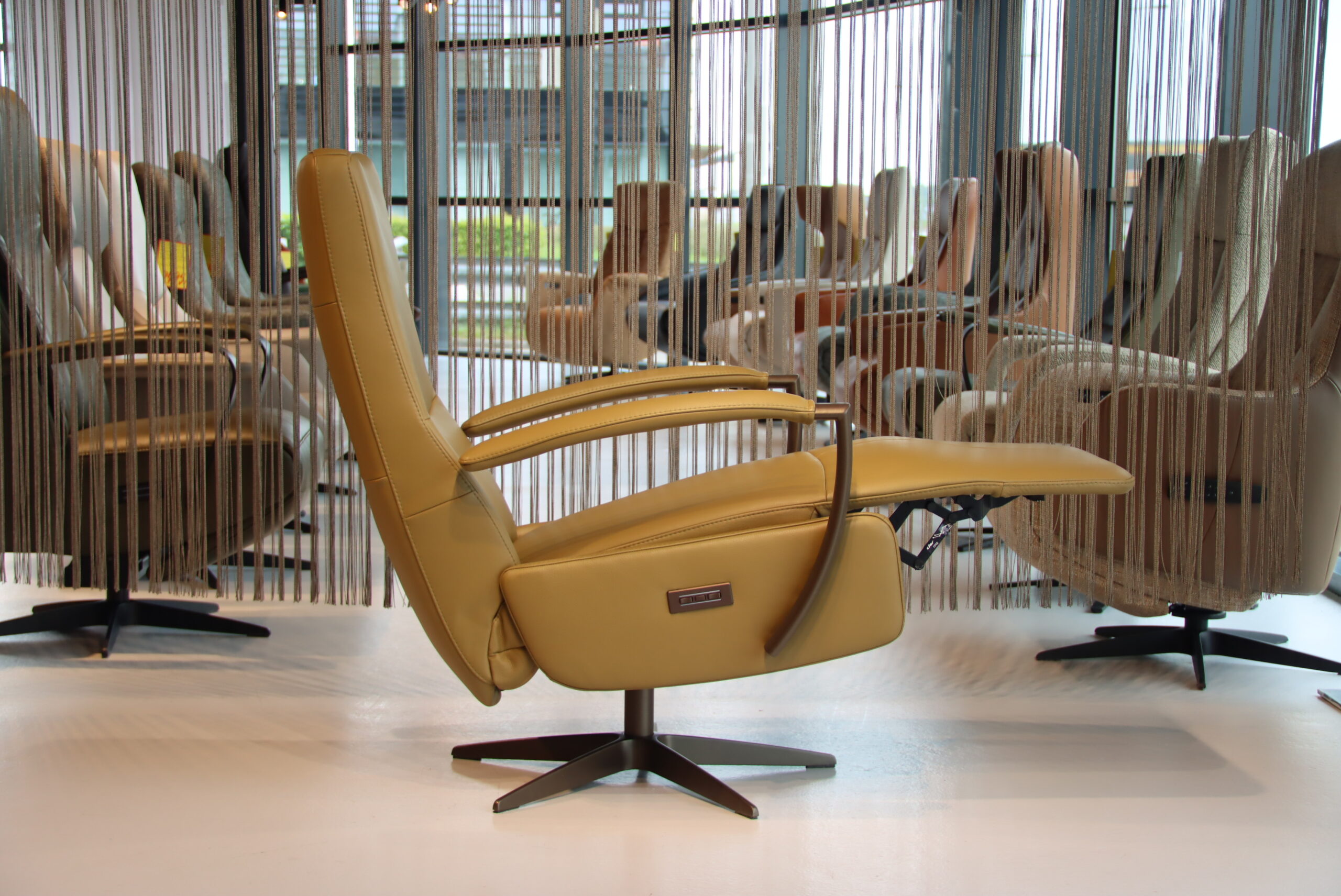 Gealux relaxfauteuil / relaxstoel GLX 045-25 in leer met 2 motoren en een accu. Direct leverbaar.