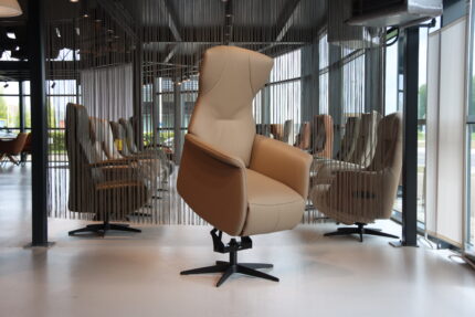 Gealux relaxfauteuil / sta-op-stoel voor lange mensen in leer GLX-044 maat XXL 2 motoren met accu. Direct leverbaar.